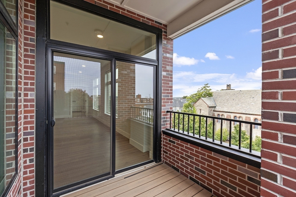 Somerville, Massachusetts, 02143, United States, 2 Bedrooms Bedrooms, ,2 BathroomsBathrooms,Residential,For Sale,1737786