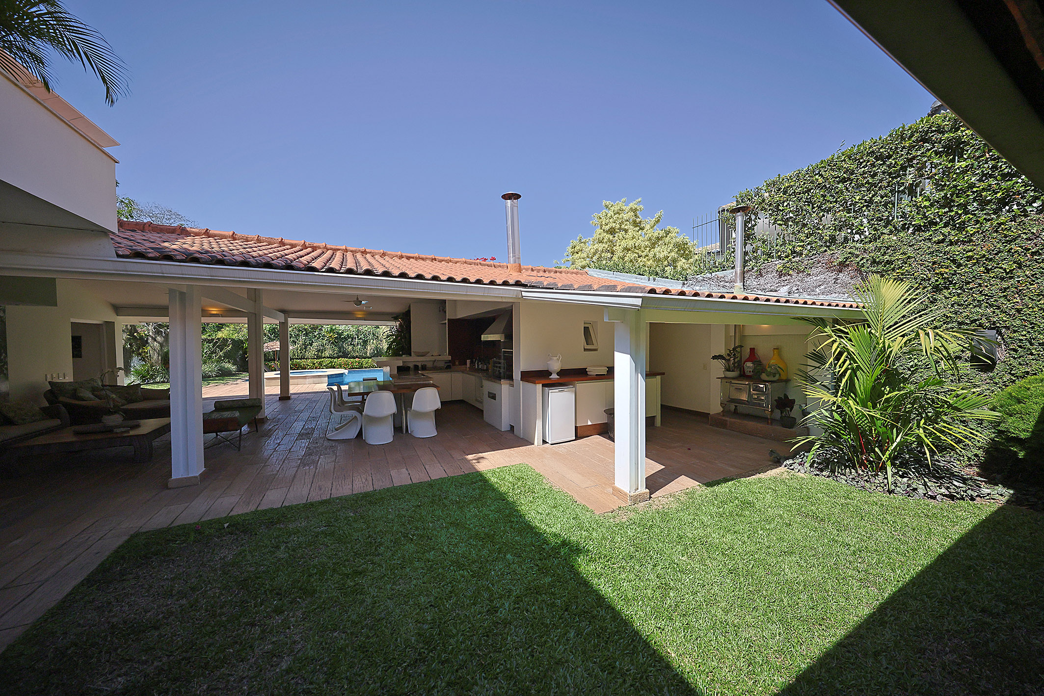  House with a pool and gourmet area in Condomínio Santa Helena - 物件實景