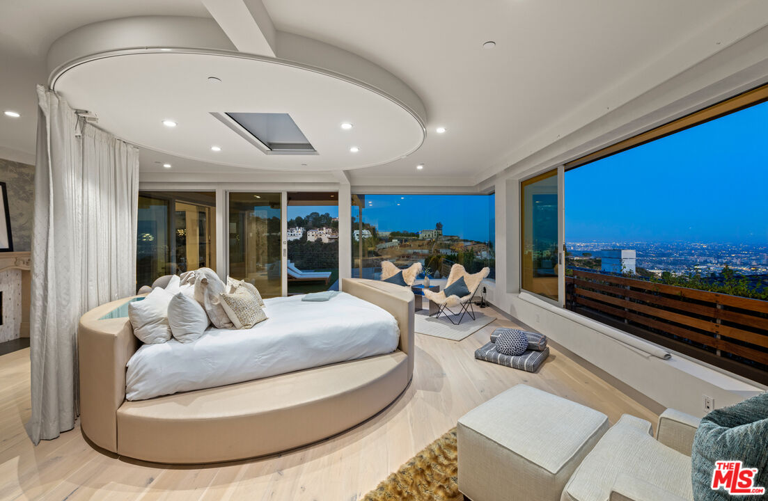 Los Angeles, California, 90069, United States, 4 Bedrooms Bedrooms, ,4 BathroomsBathrooms,Residential,For Sale,1766508