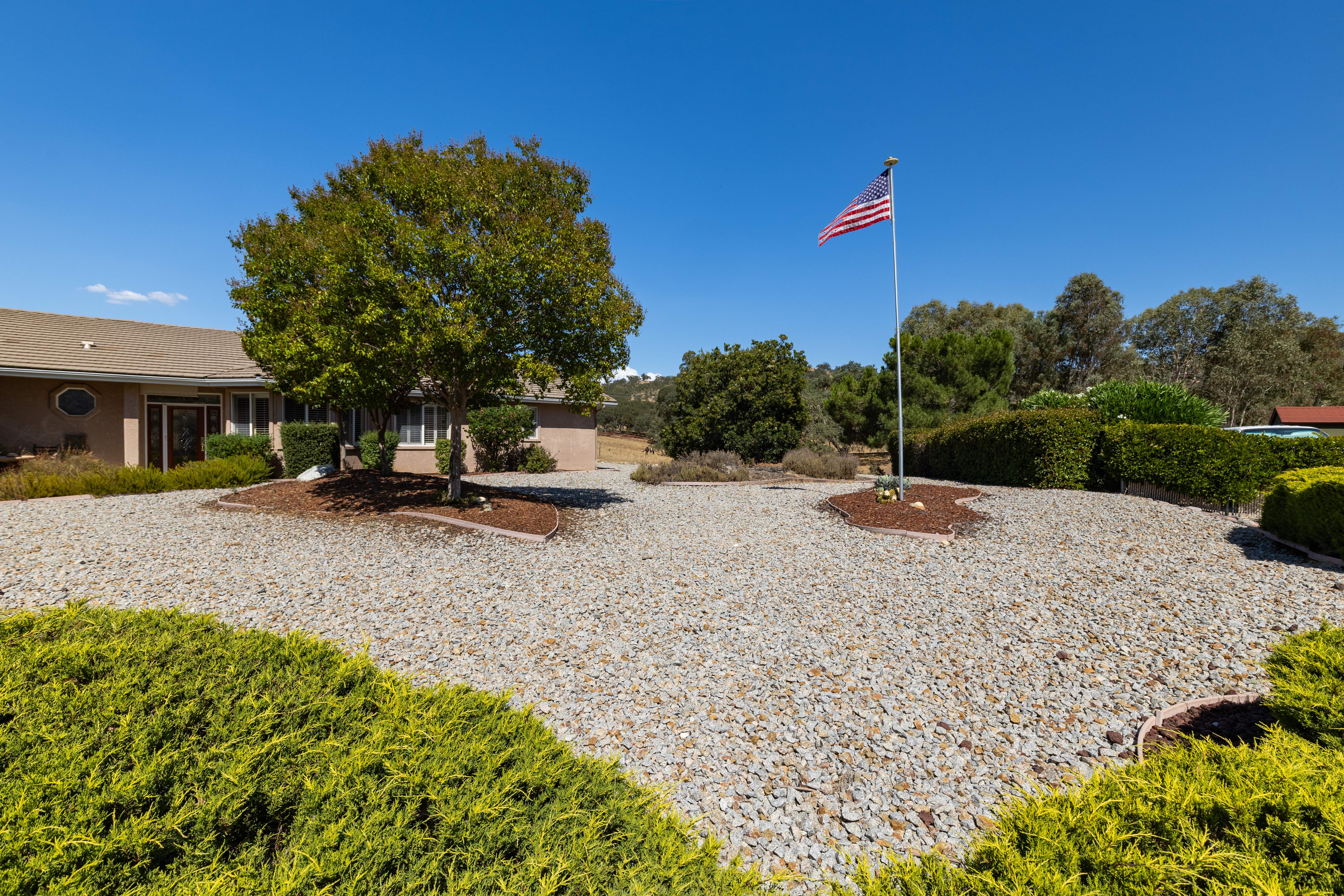  Stunning Lake Nacimiento Retreat with 6-Car Garage, Workshop & RV/Boat Parking - 物件實景