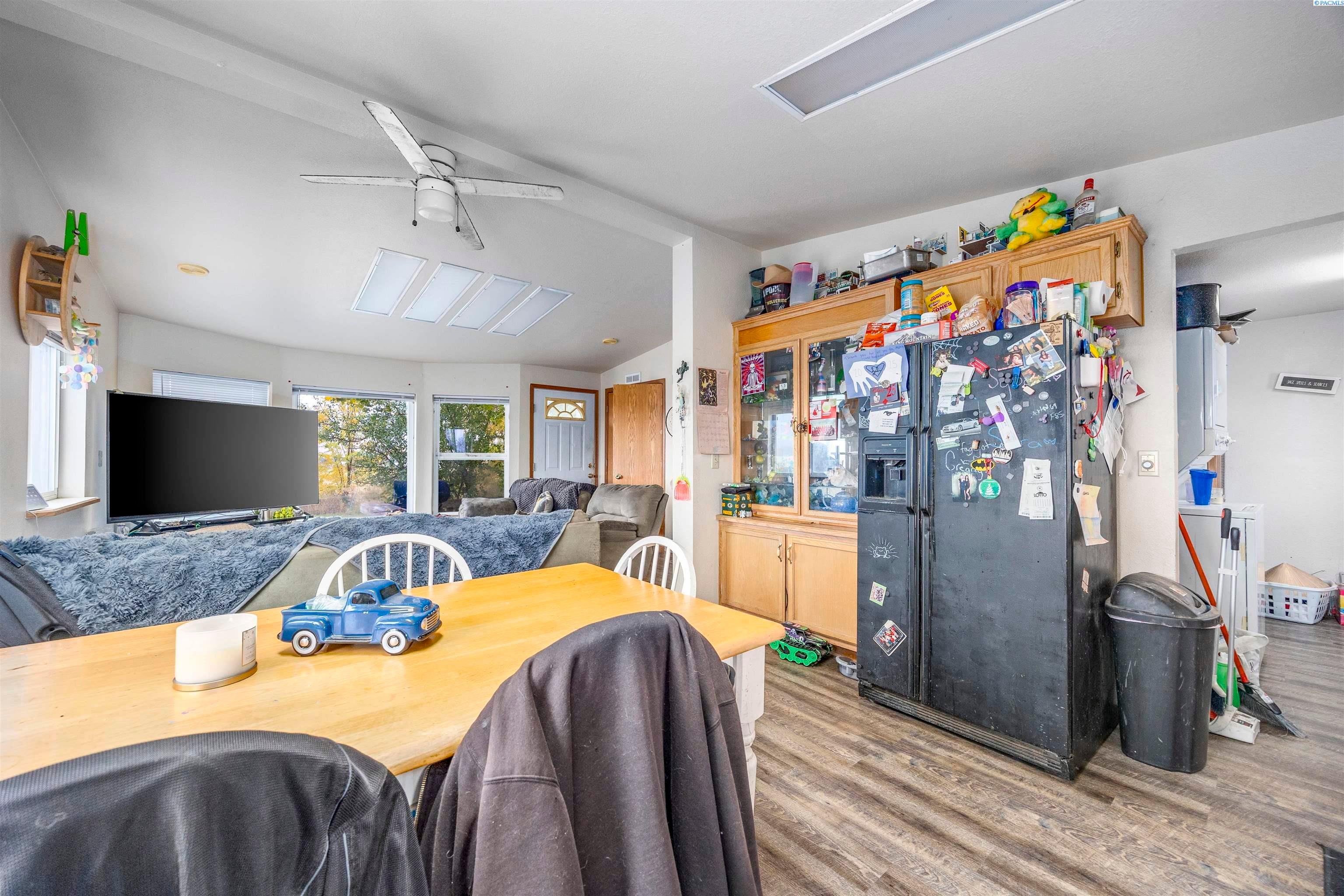 Prosser, Washington, 99350, United States, 3 Bedrooms Bedrooms, ,2 BathroomsBathrooms,Residential,For Sale,1981209