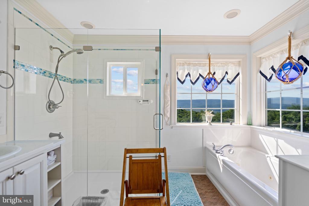 Gore, Virginia, 22637, United States, 4 Bedrooms Bedrooms, ,4 BathroomsBathrooms,Residential,For Sale,1987916