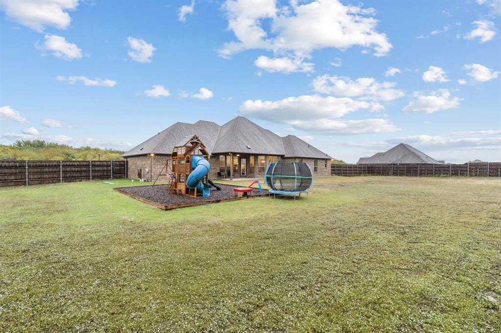 Waxahachie, Texas, 75165, United States, 4 Bedrooms Bedrooms, ,3 BathroomsBathrooms,Residential,For Sale,1981822