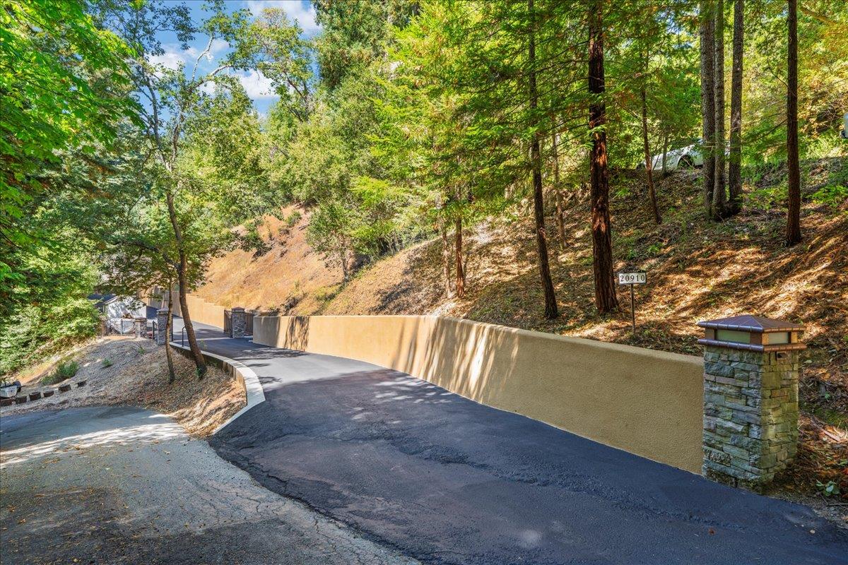 Los Gatos, California, 95033, United States, 3 Bedrooms Bedrooms, ,2 BathroomsBathrooms,Residential,For Sale,1839951