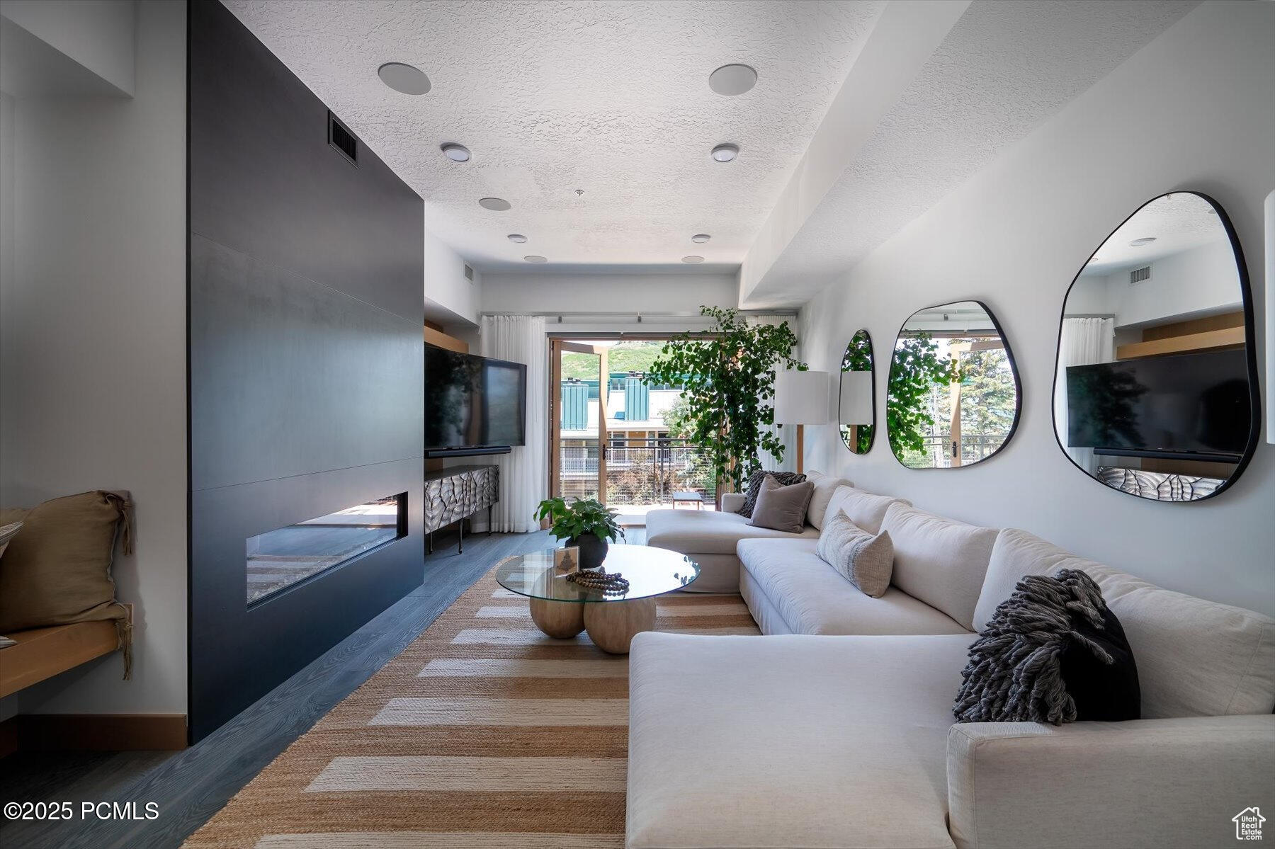 Park City, Utah, 84060, United States, 2 Bedrooms Bedrooms, ,2 BathroomsBathrooms,Residential,For Sale,1989622