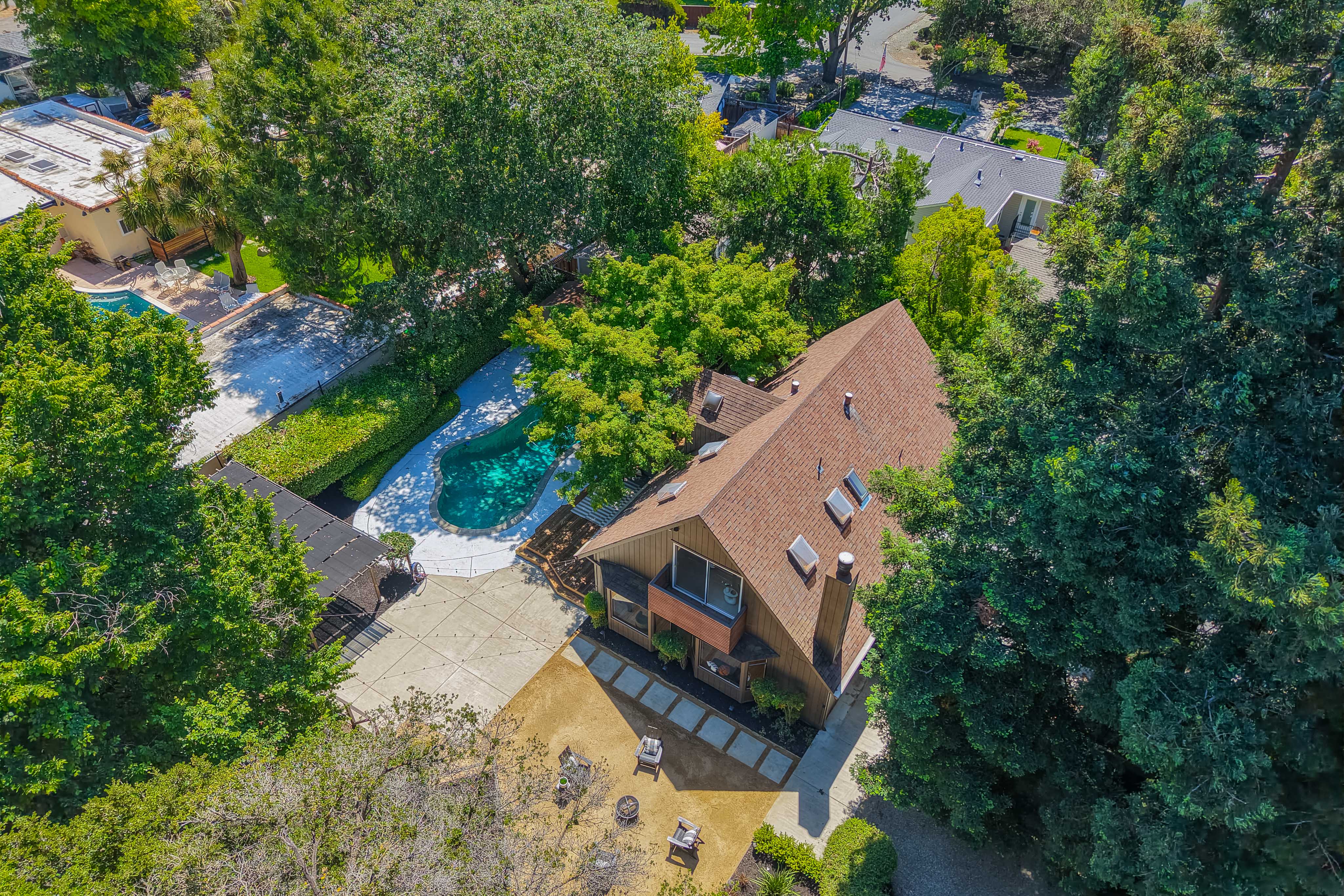  Exceptional Creekside Home in Desirable Saranap - 物件實景