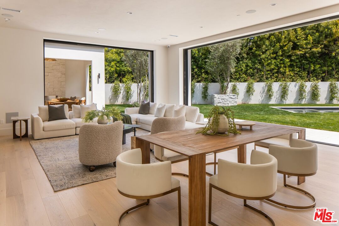 Los Angeles, California, 90049, United States, 5 Bedrooms Bedrooms, ,3 BathroomsBathrooms,Residential,For Sale,1839044