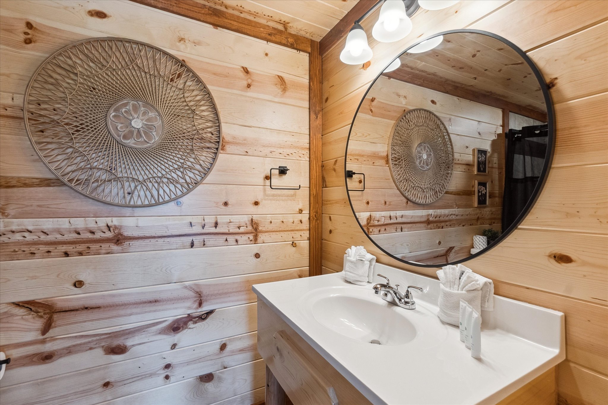 Sevierville, Tennessee, 37876, United States, 8 Bedrooms Bedrooms, ,9 BathroomsBathrooms,Residential,For Sale,1981124