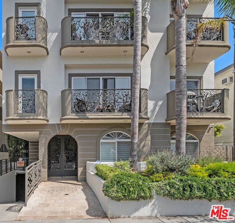 Los Angeles, California, 90049, United States, 3 Bedrooms Bedrooms, ,3 BathroomsBathrooms,Residential,For Sale,1876158