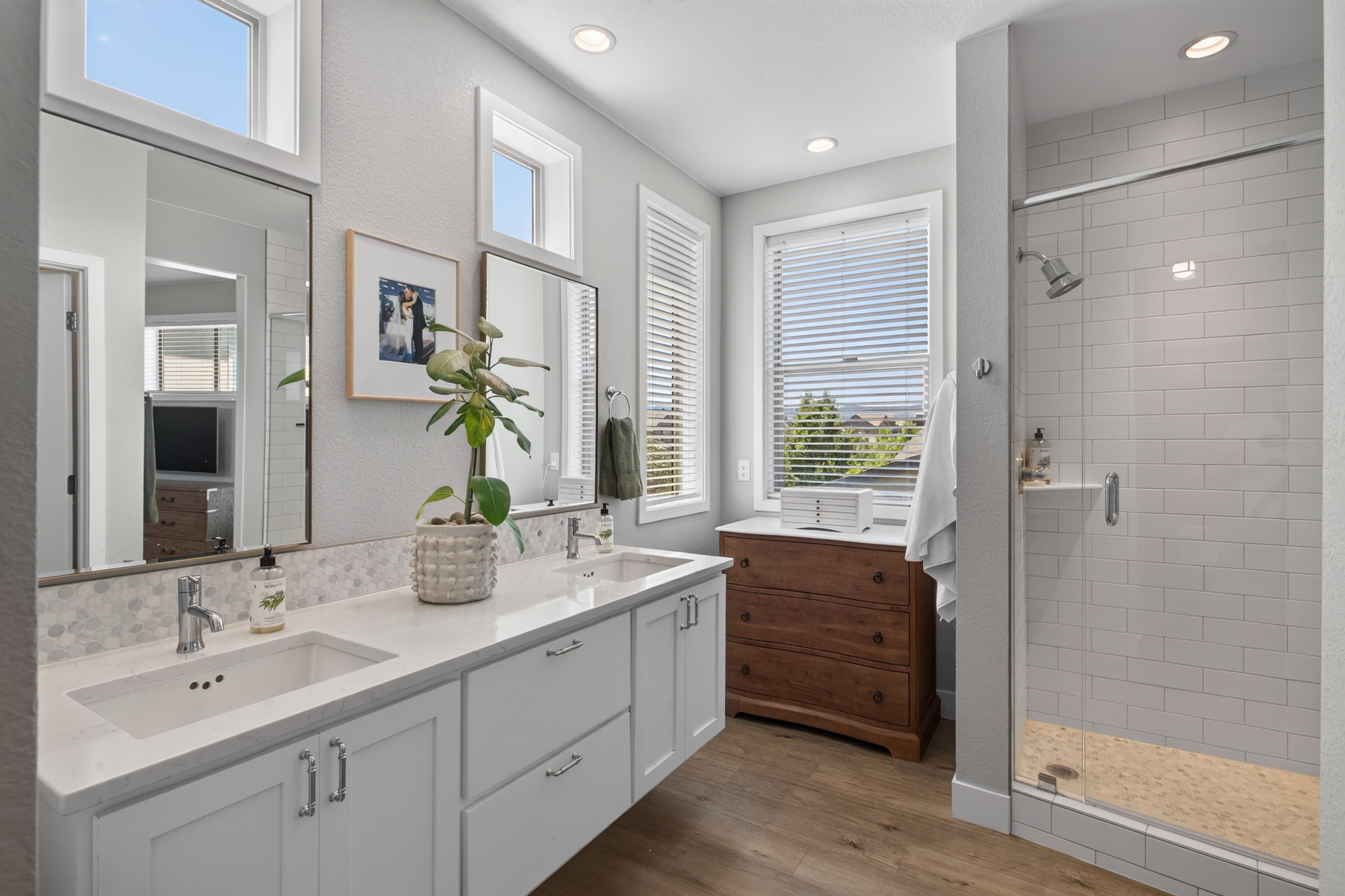 Welcome to Sterling Ranch Modern Open Home with Island Kitchen & Trail Access - 物件實景