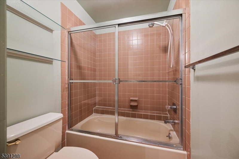 Bedminster Twp., New Jersey, 07921, United States, 2 Bedrooms Bedrooms, ,4 BathroomsBathrooms,Residential,For Sale,1988060