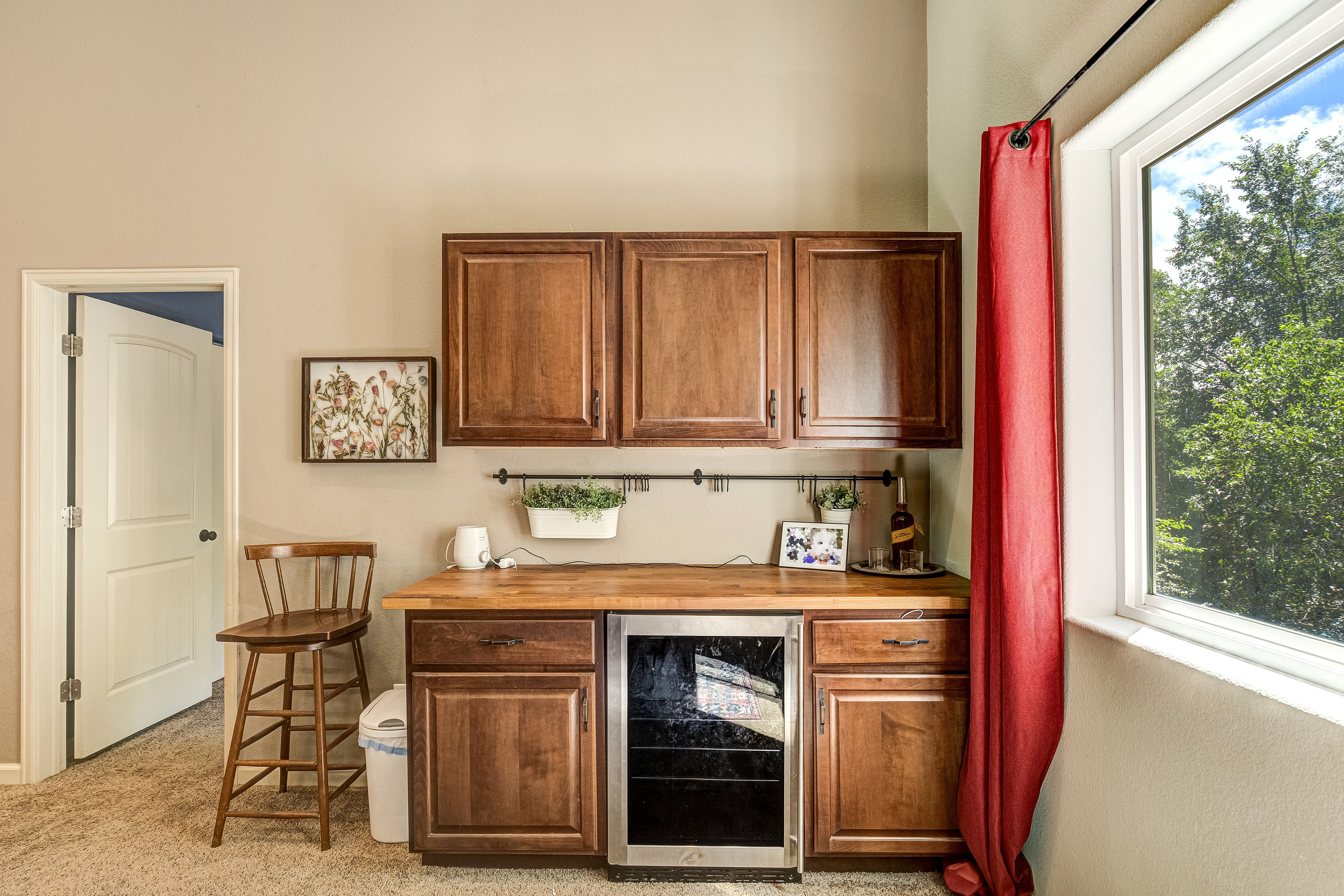  Central Colorado Springs Living With Space to Spare - 物件實景