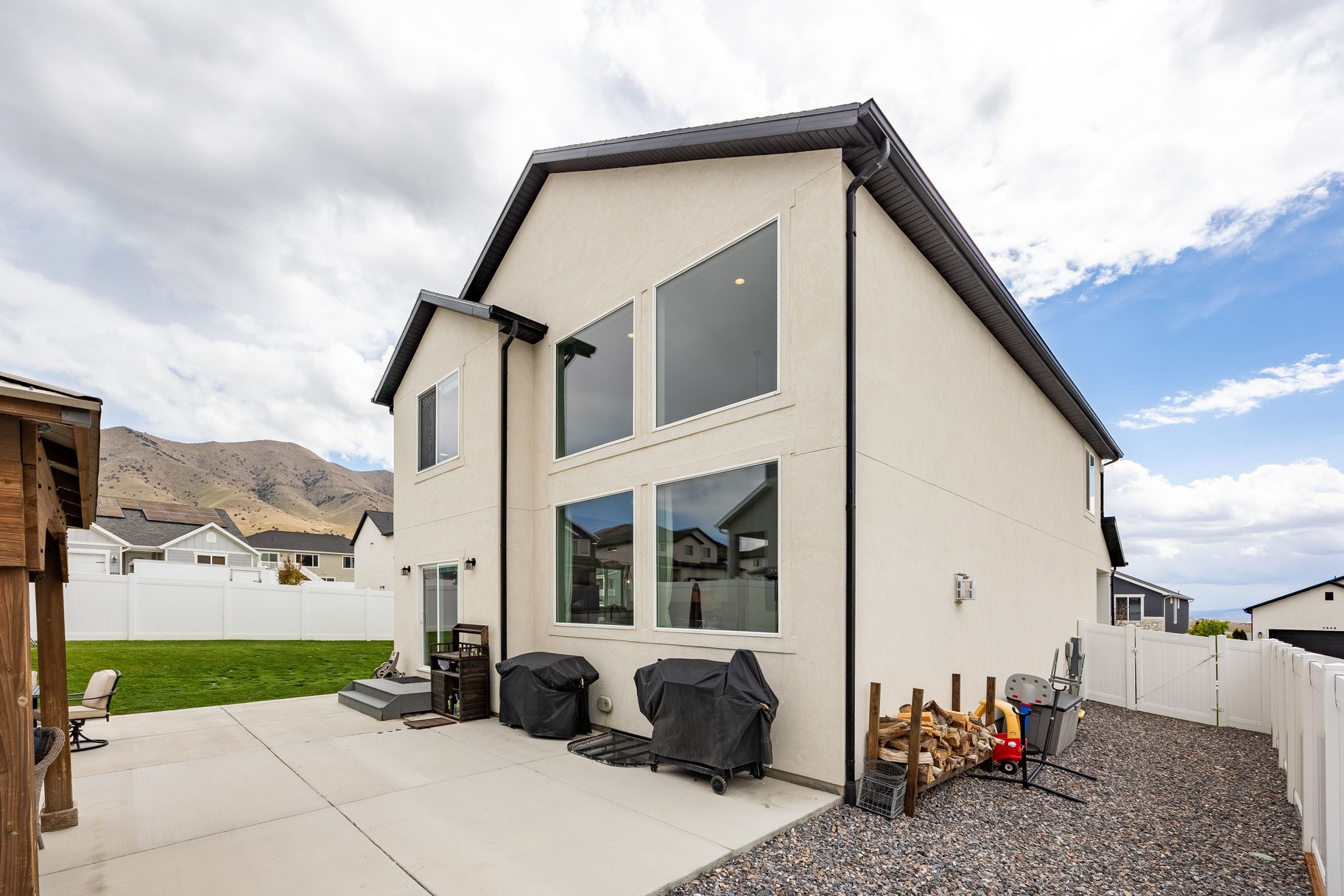  Fully Finished Dream Home with Stunning 2 Story Fireplace in Eagle Mountain - 物件實景