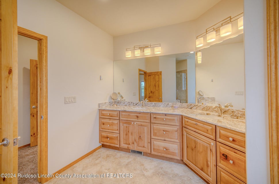 Ruidoso, New Mexico, 88345, United States, 4 Bedrooms Bedrooms, ,4 BathroomsBathrooms,Residential,For Sale,1921687