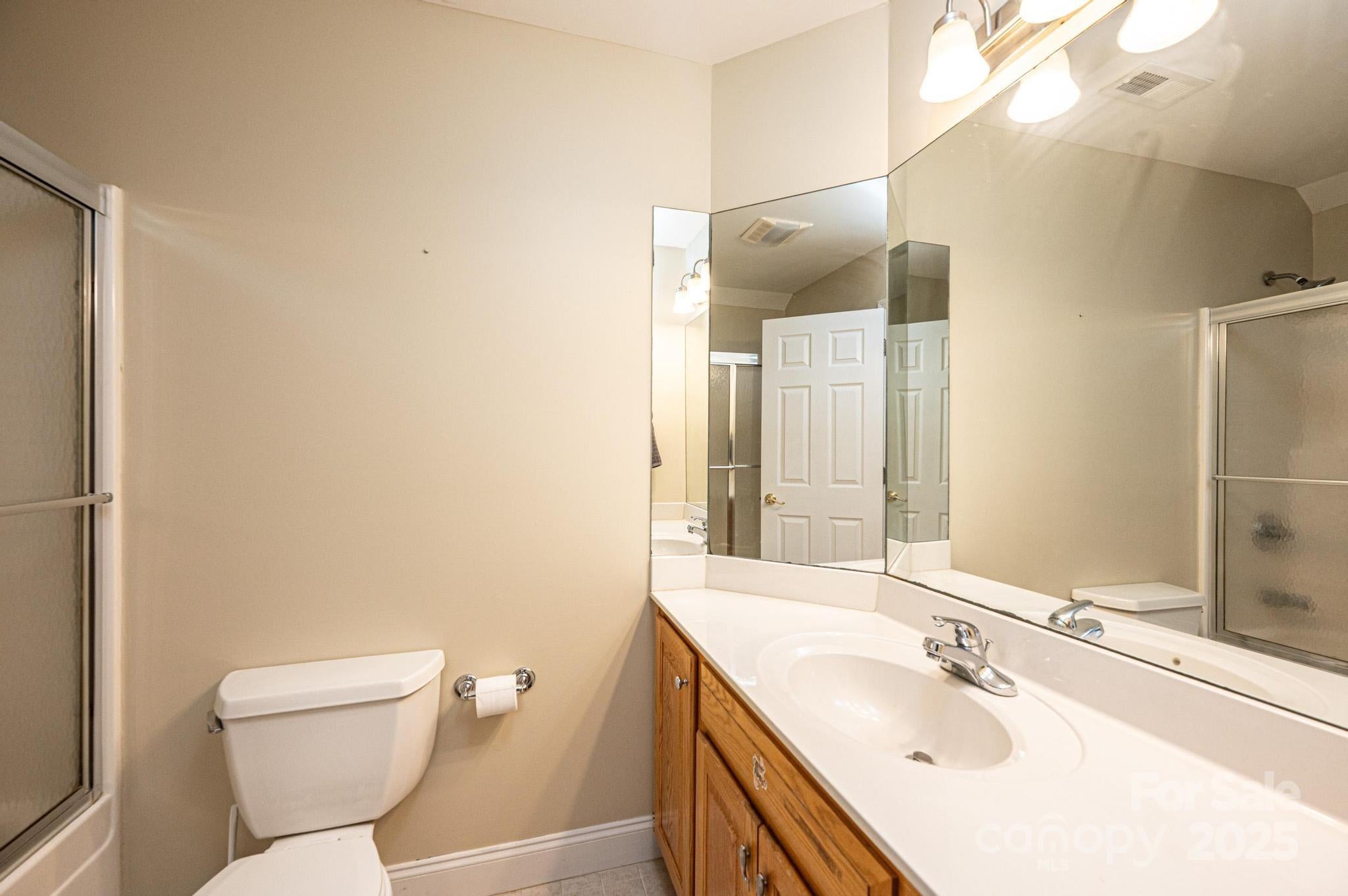 Hickory, North Carolina, 28601, United States, 5 Bedrooms Bedrooms, ,5 BathroomsBathrooms,Residential,For Sale,1758743