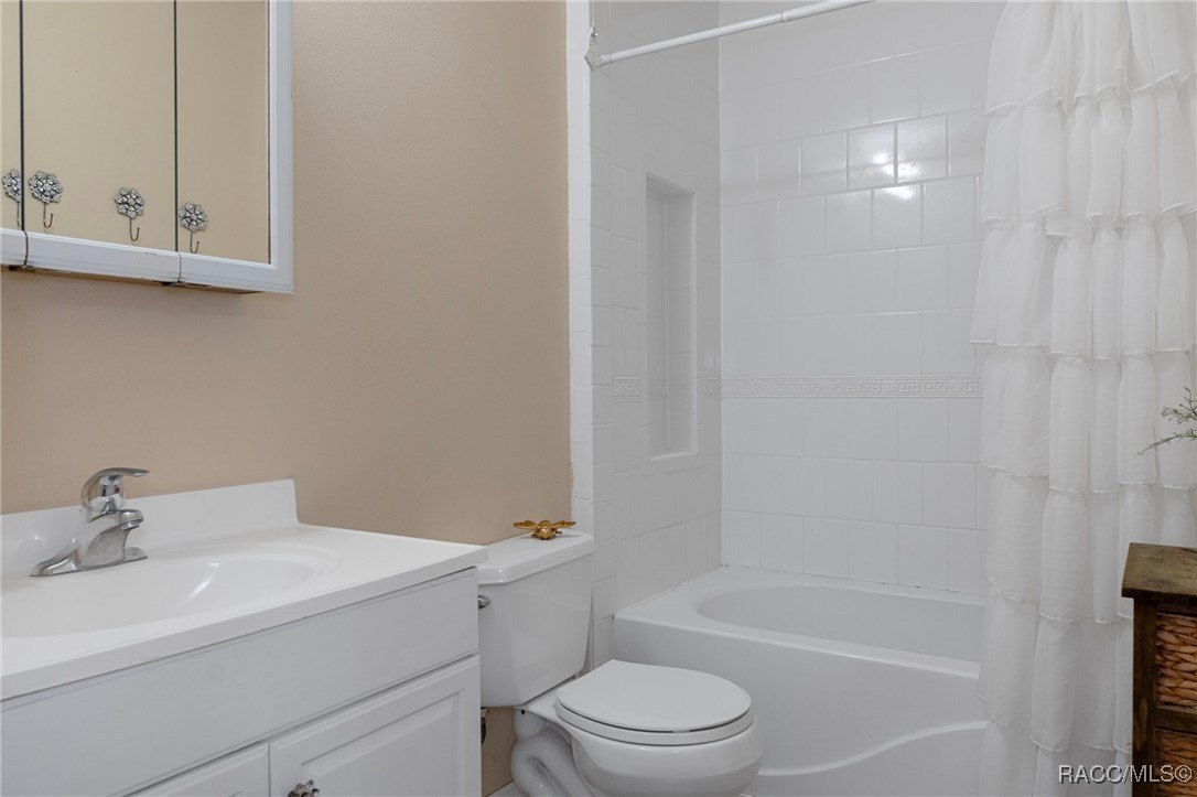 Crystal River, Florida, 34428, United States, 3 Bedrooms Bedrooms, ,3 BathroomsBathrooms,Residential,For Sale,1977079