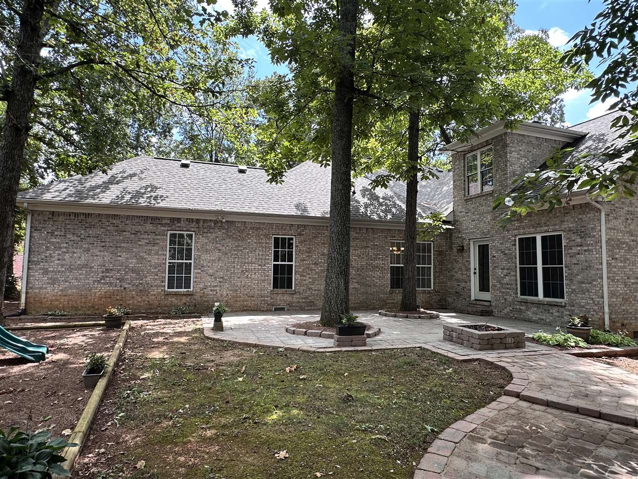 Bowling Green, Kentucky, 42104, United States, 5 Bedrooms Bedrooms, ,3 BathroomsBathrooms,Residential,For Sale,1907465