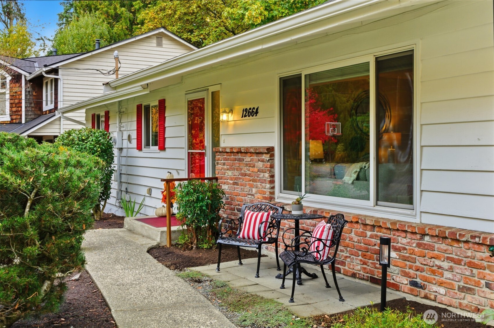 Kirkland, Washington, 98033, United States, 4 Bedrooms Bedrooms, ,3 BathroomsBathrooms,Residential,For Sale,1995670