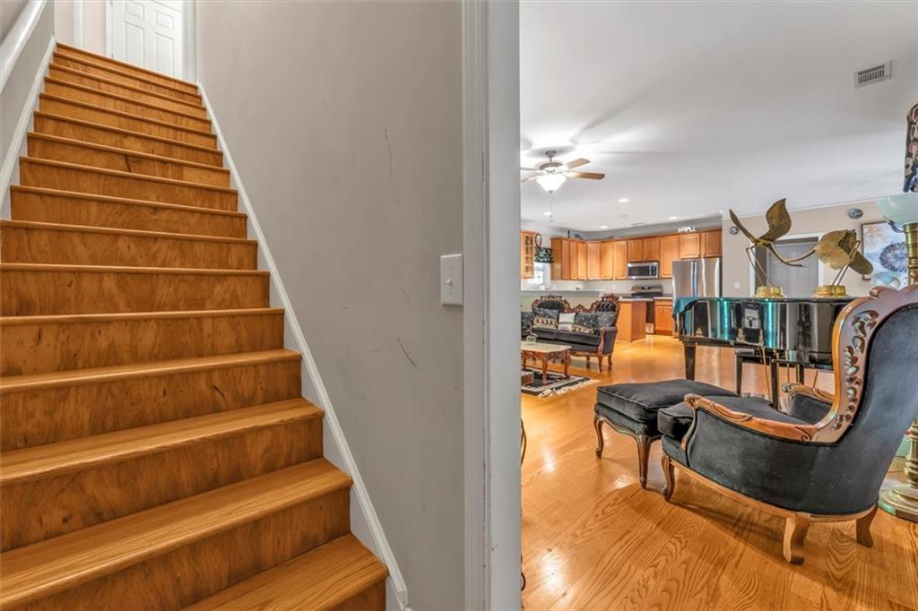 Commerce, Georgia, 30530, United States, 5 Bedrooms Bedrooms, ,4 BathroomsBathrooms,Residential,For Sale,1826945