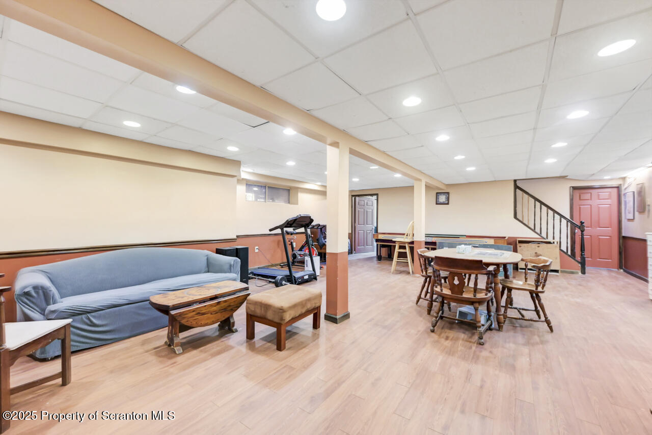 Moscow, Pennsylvania, 18444, United States, 4 Bedrooms Bedrooms, ,3 BathroomsBathrooms,Residential,For Sale,1999733