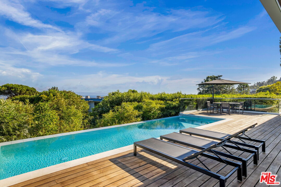 Los Angeles, California, 90049, United States, 5 Bedrooms Bedrooms, ,6 BathroomsBathrooms,Residential,For Sale,1950384
