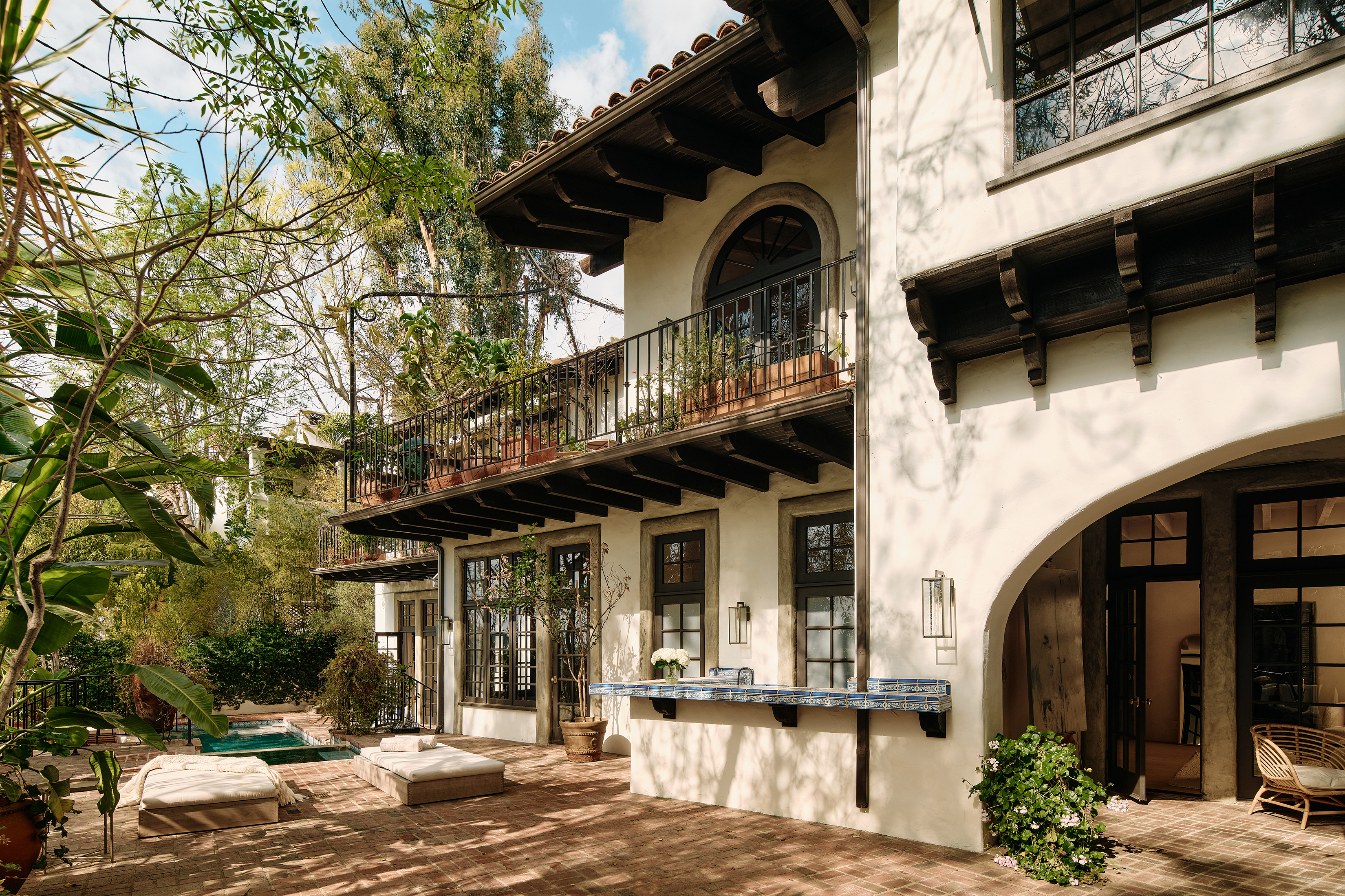 2729 Nichols Canyon Rd, Mount Olympus, CA 90046
