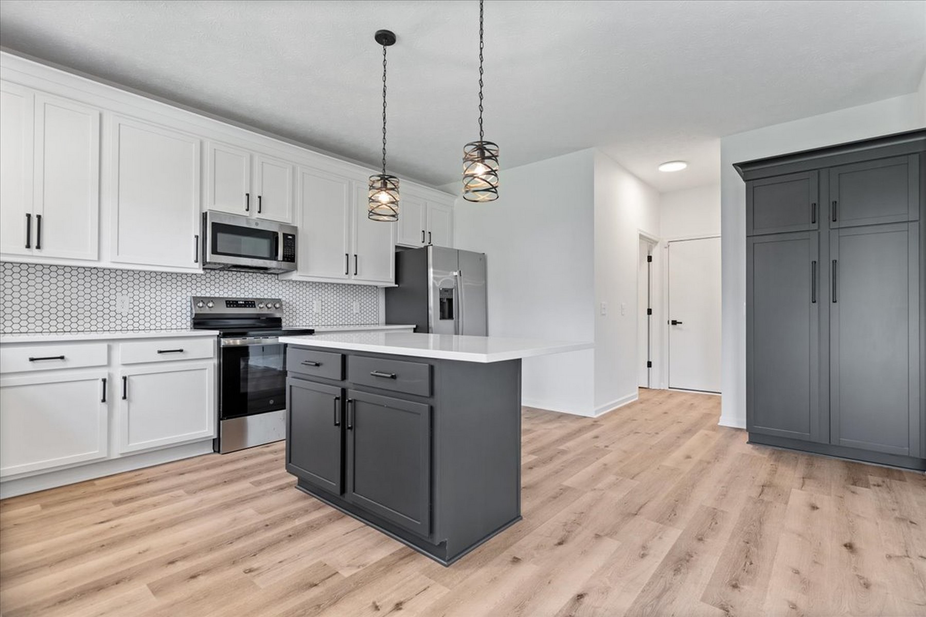  Completely Remodeled Four Bedroom Home on Oversized Lot - 物件實景