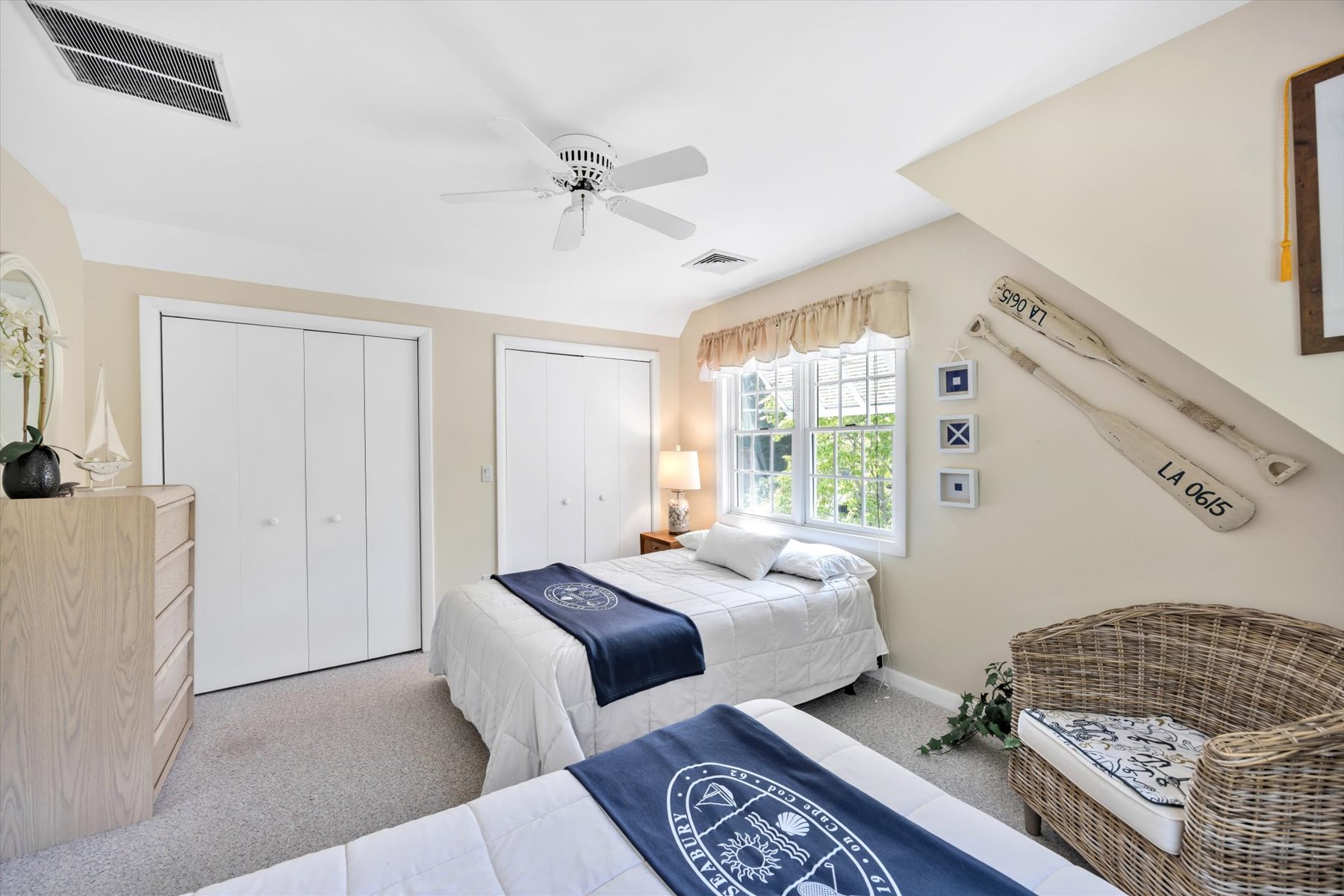  Beautifully Remodeled Cape Style Home - 物件實景