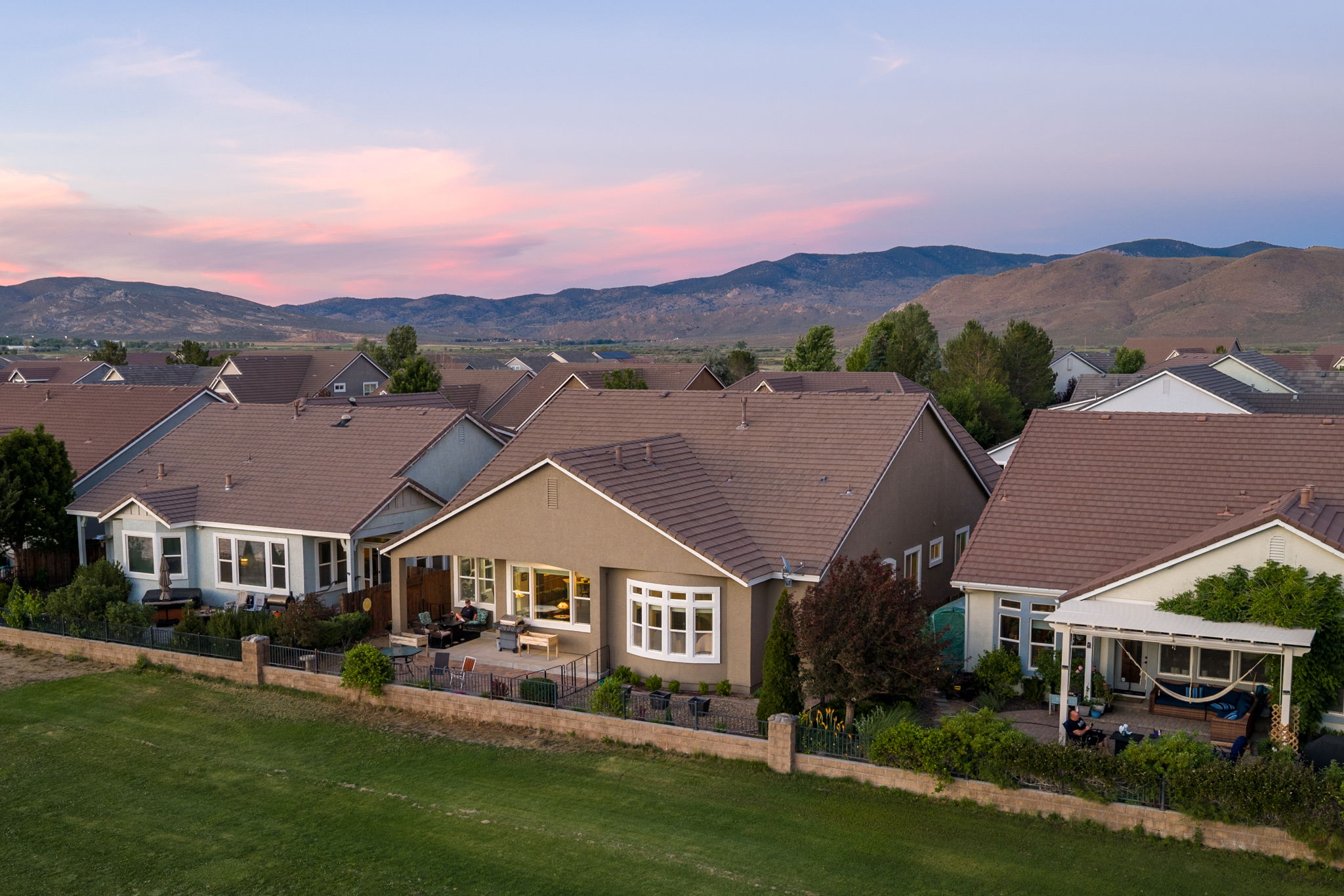  Refined Minden Living with Designer Touches and Captivating Mountain Views - 物件實景