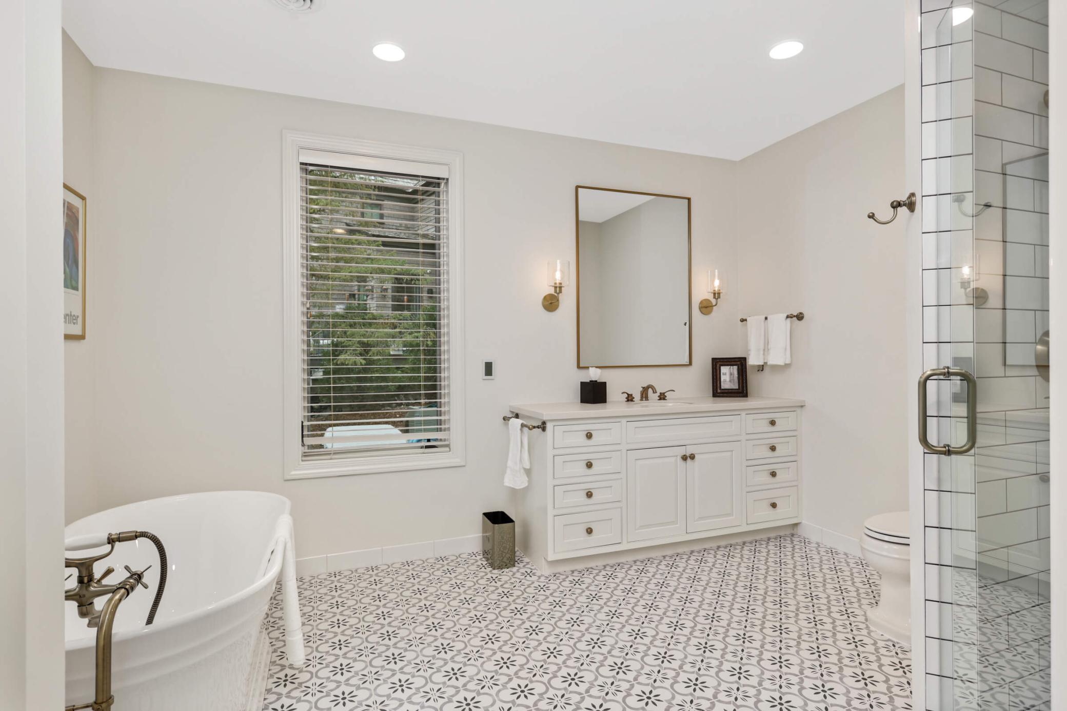 Minnetonka, Minnesota, 55391, United States, 4 Bedrooms Bedrooms, ,4 BathroomsBathrooms,Residential,For Sale,1762220