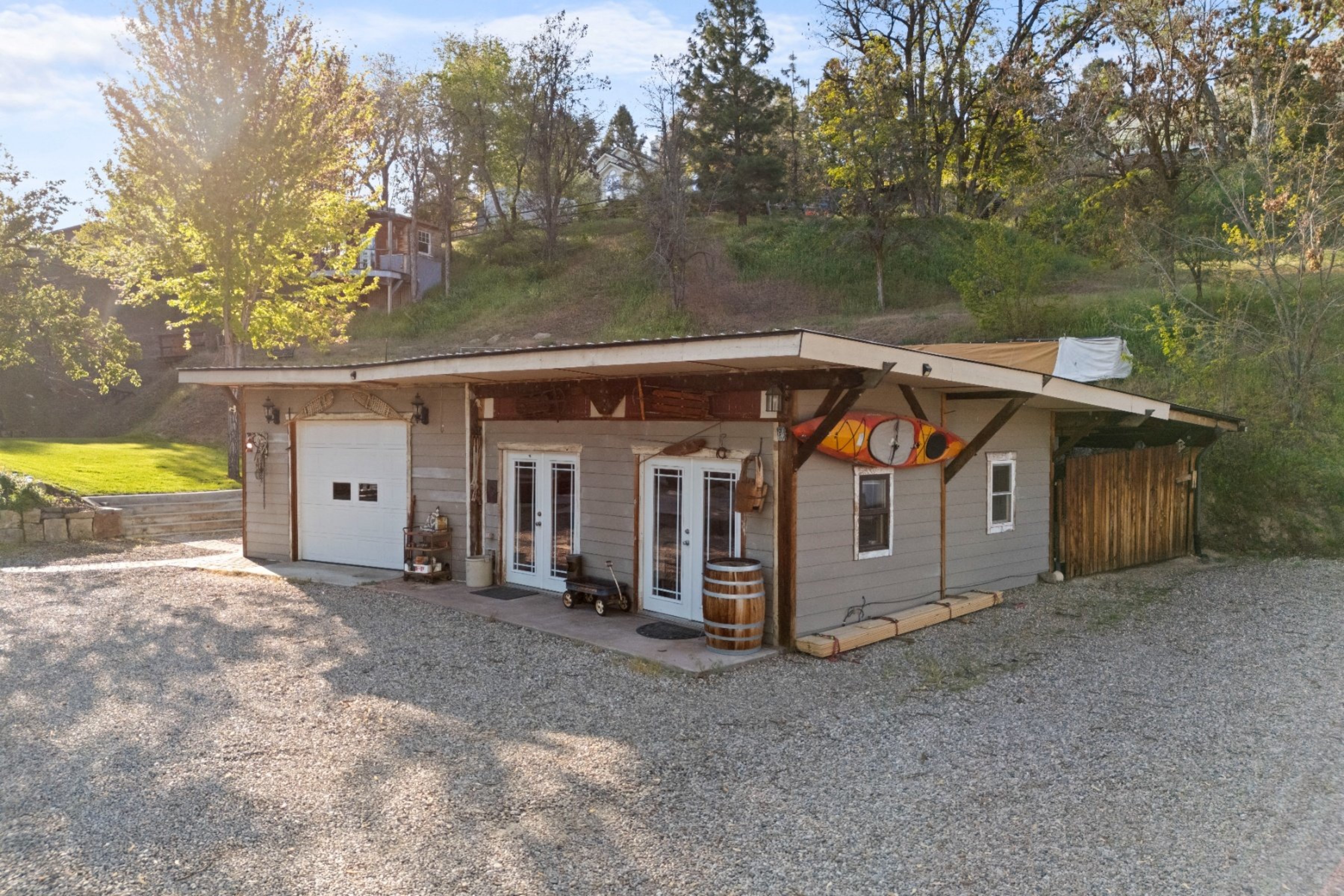  Opportunity to Subdivide - Build Homes With a City & Foothills View - 物件實景