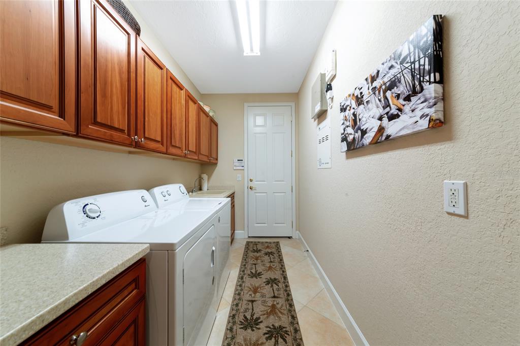 Bradenton, Florida, 34212, United States, 3 Bedrooms Bedrooms, ,3 BathroomsBathrooms,Residential,For Sale,1989547