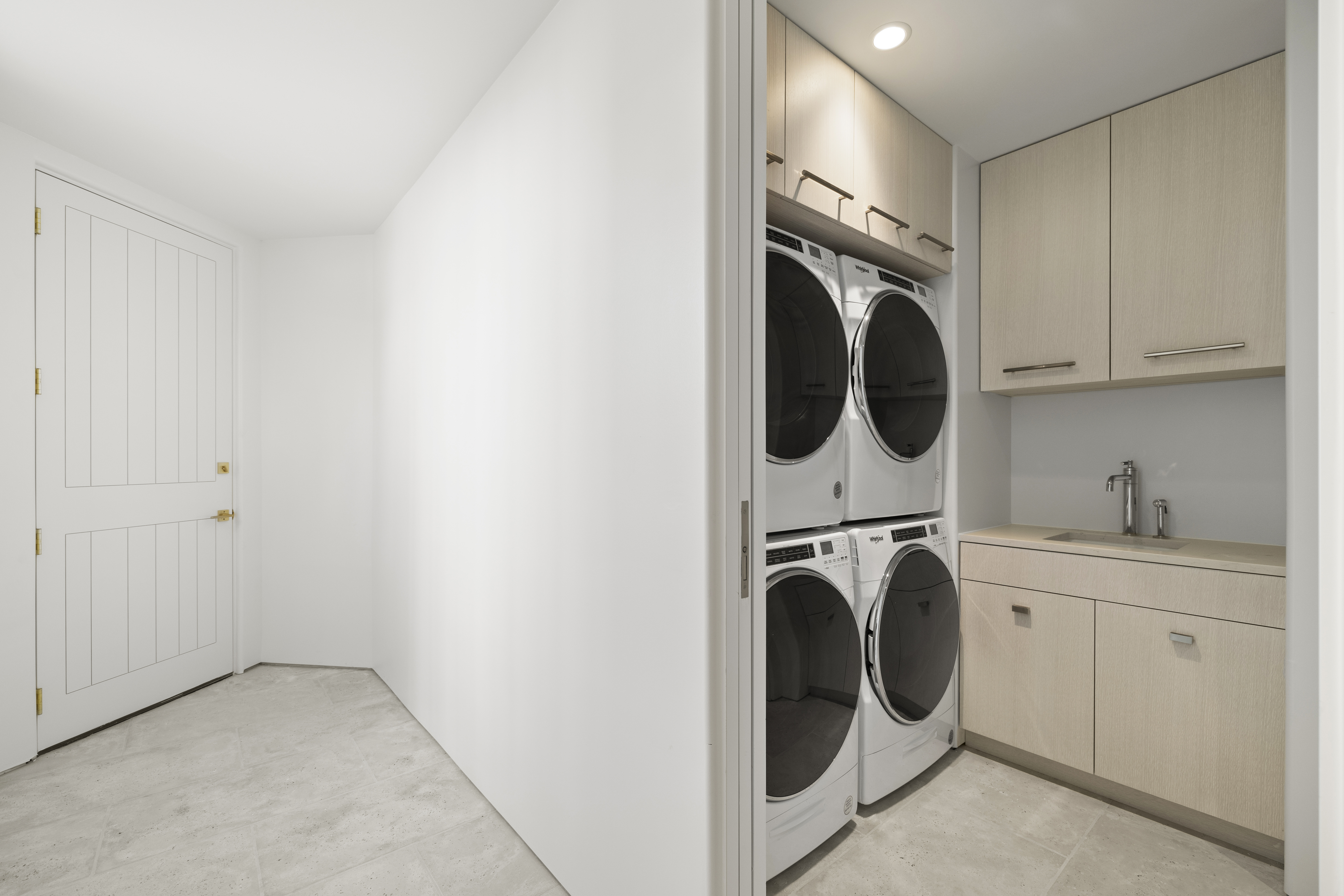  Architectural Gem With Pool And Carriage House - 物件實景