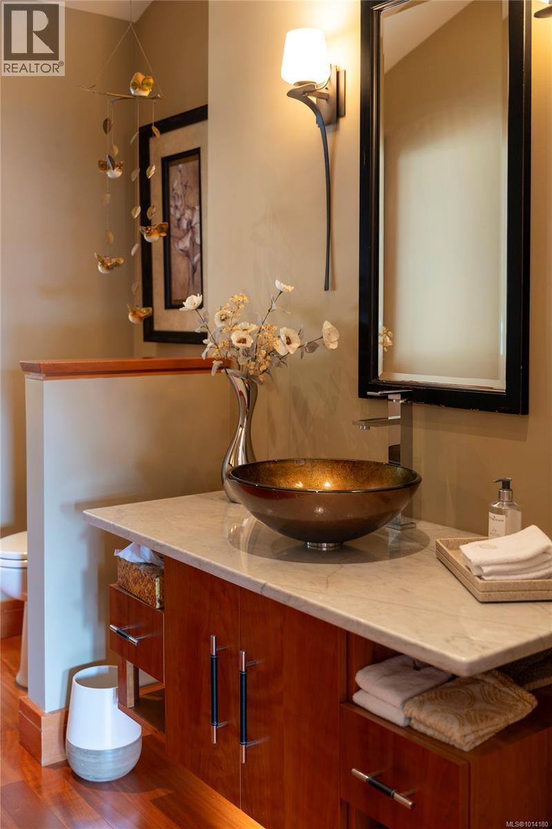 CENTRAL SAANICH, British Columbia, V8M 1S2, CA, 3 Bedrooms Bedrooms, ,4 BathroomsBathrooms,Residential,For Sale,1947352