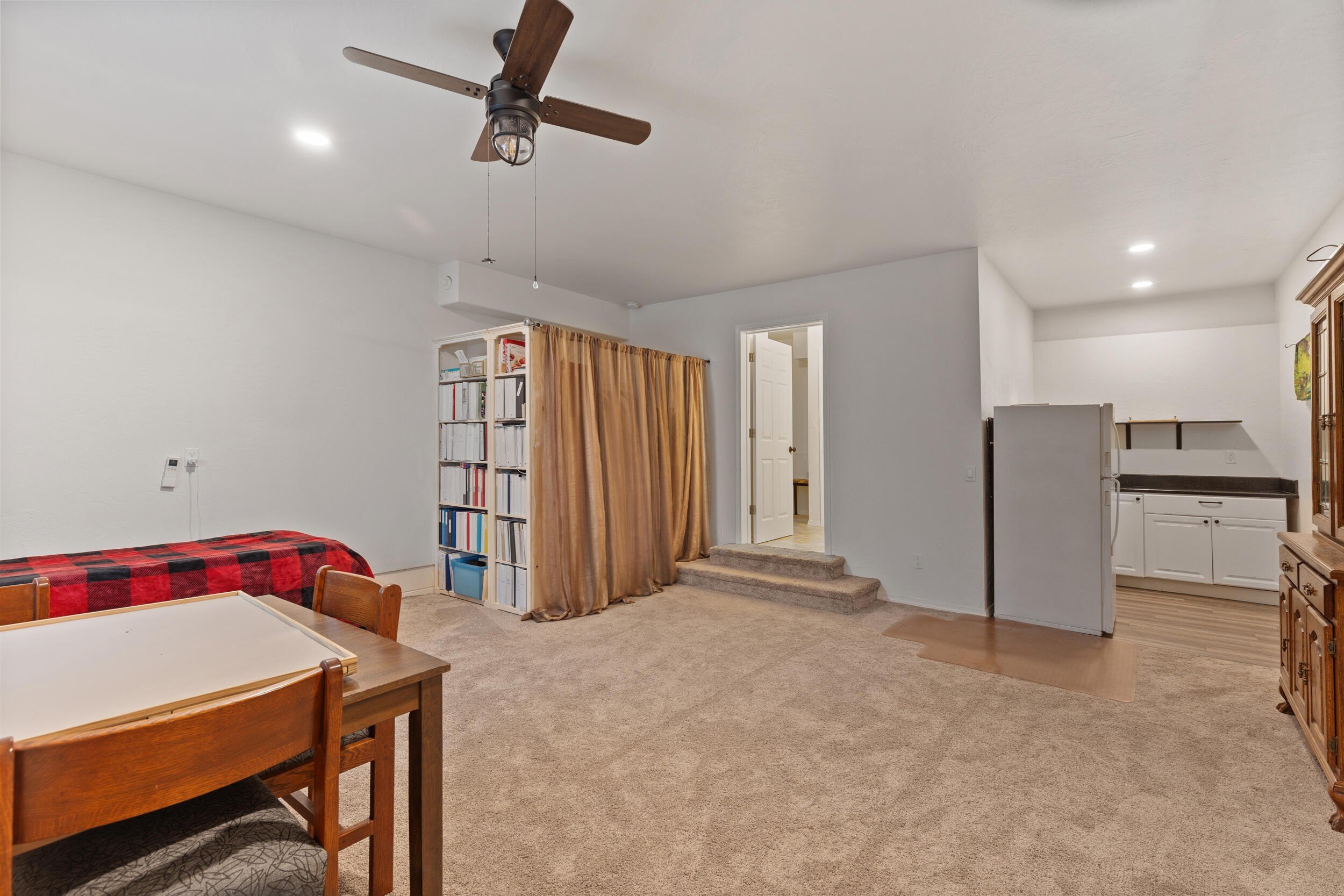 Grants Pass, Oregon, 97526, United States, 5 Bedrooms Bedrooms, ,4 BathroomsBathrooms,Residential,For Sale,1980751