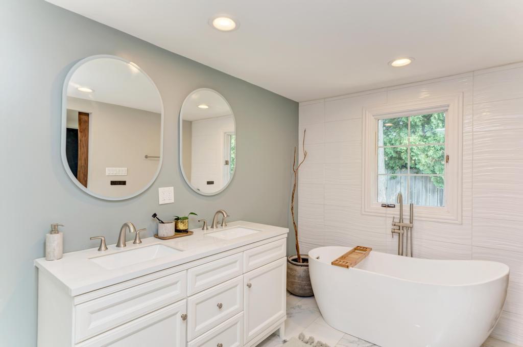 Bensenville, Illinois, 60106, United States, 4 Bedrooms Bedrooms, ,3 BathroomsBathrooms,Residential,For Sale,1910503