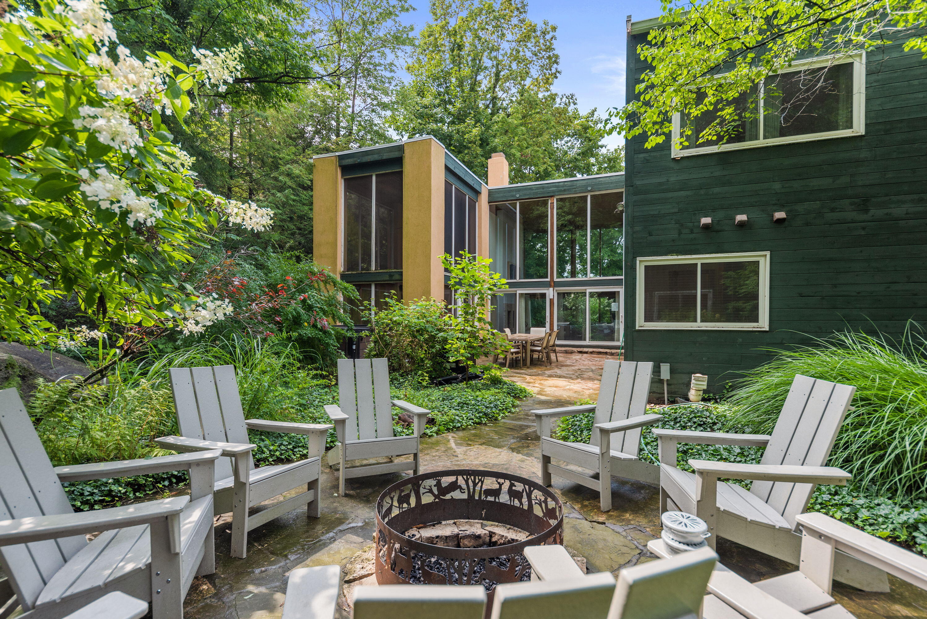Lakeside, Michigan, 49116, United States, 3 Bedrooms Bedrooms, ,3 BathroomsBathrooms,Residential,For Sale,1926204