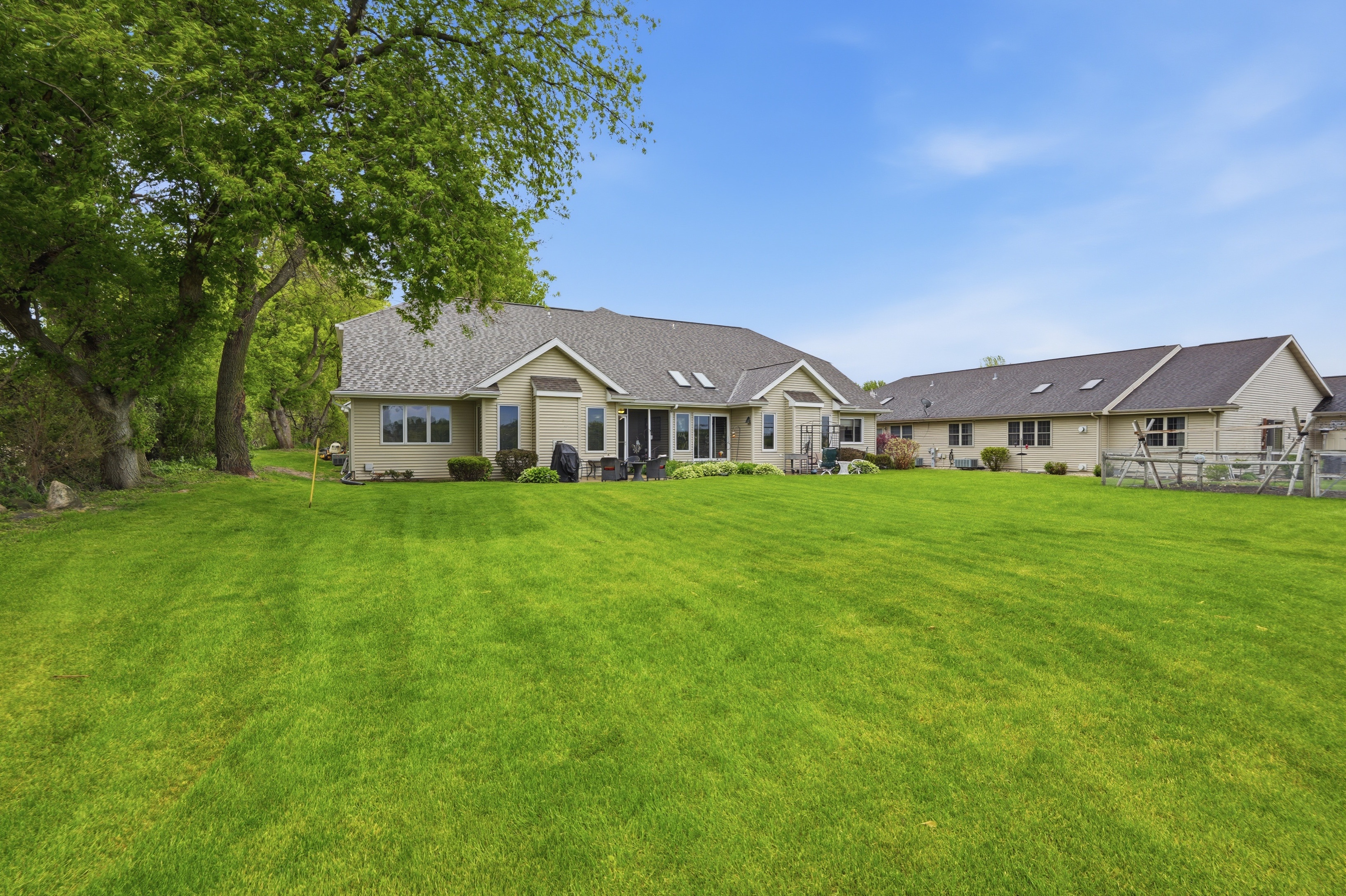  Custom Home in Serene Location - 物件實景