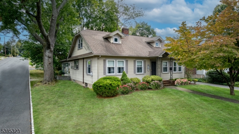 West Caldwell Twp., New Jersey, 07006, United States, 3 Bedrooms Bedrooms, ,1 BathroomBathrooms,Residential,For Sale,1949802