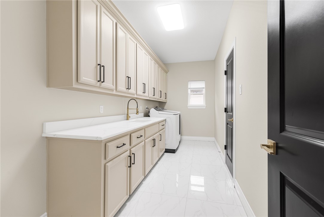Corpus Christi, Texas, 78414, United States, 5 Bedrooms Bedrooms, ,5 BathroomsBathrooms,Residential,For Sale,1934691