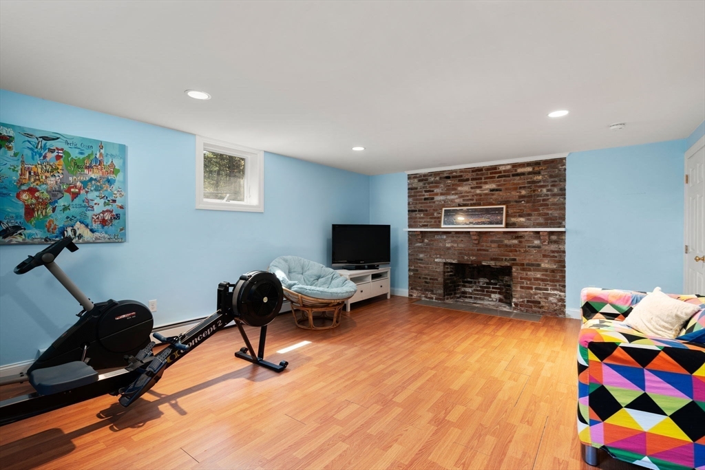 Weston, Massachusetts, 02493, United States, 4 Bedrooms Bedrooms, ,3 BathroomsBathrooms,Residential,For Sale,1804210