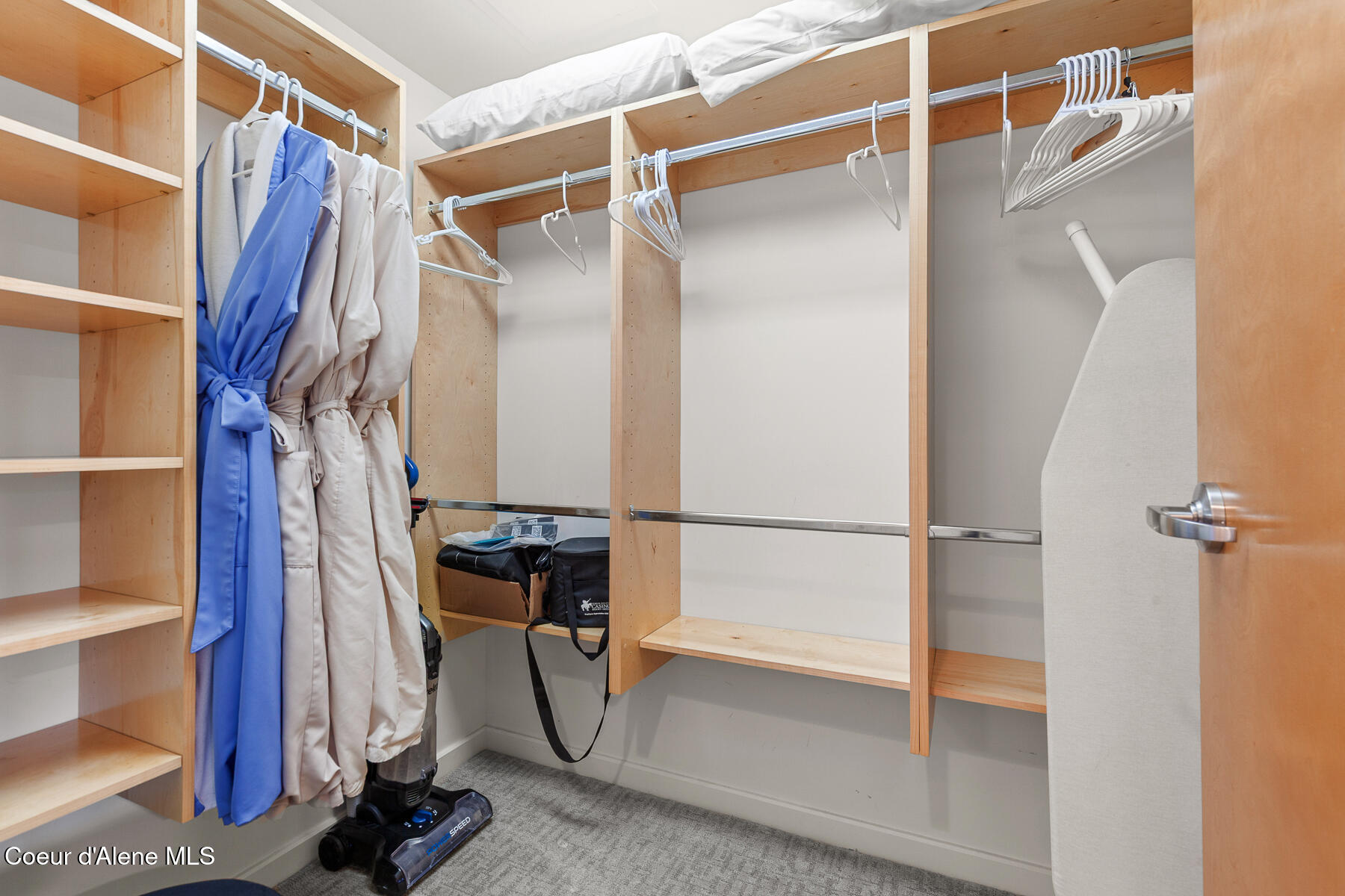 Coeur d'Alene, Idaho, 83814, United States, 2 Bedrooms Bedrooms, ,2 BathroomsBathrooms,Residential,For Sale,2007822