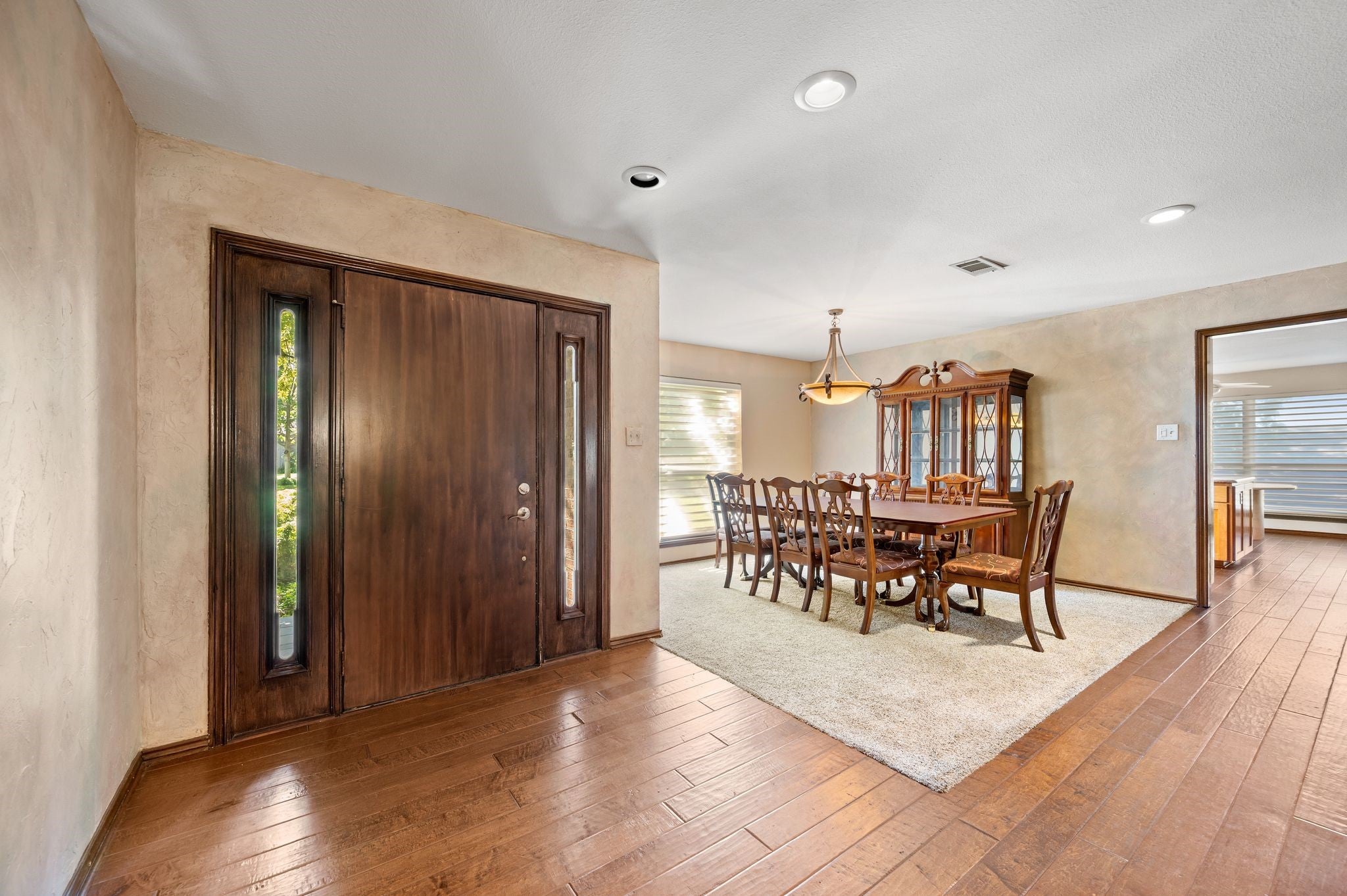 Arlington, Texas, 76012, United States, 4 Bedrooms Bedrooms, ,3 BathroomsBathrooms,Residential,For Sale,1987019