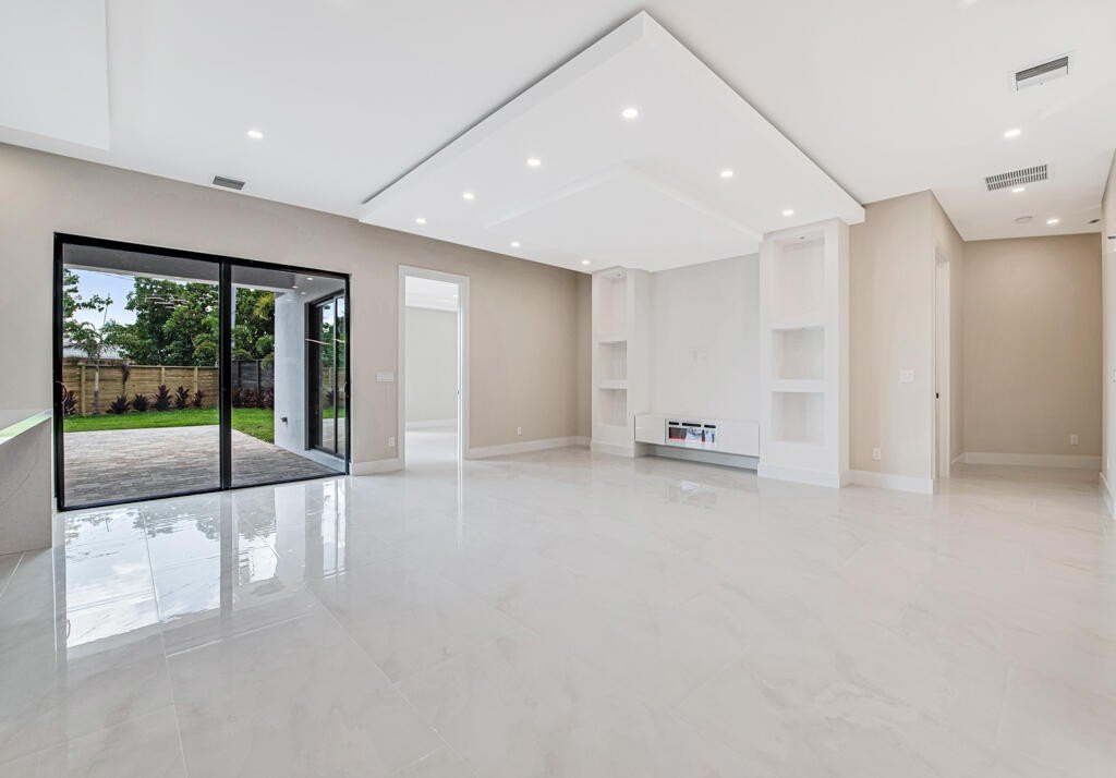 Palm Springs, Florida, 33461, United States, 4 Bedrooms Bedrooms, ,5 BathroomsBathrooms,Residential,For Sale,1835597