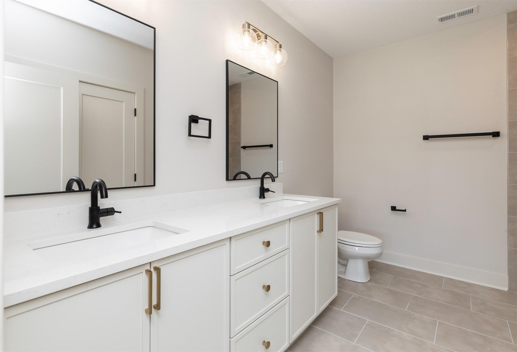 Clive, Iowa, 50325, United States, 5 Bedrooms Bedrooms, ,3 BathroomsBathrooms,Residential,For Sale,1910418