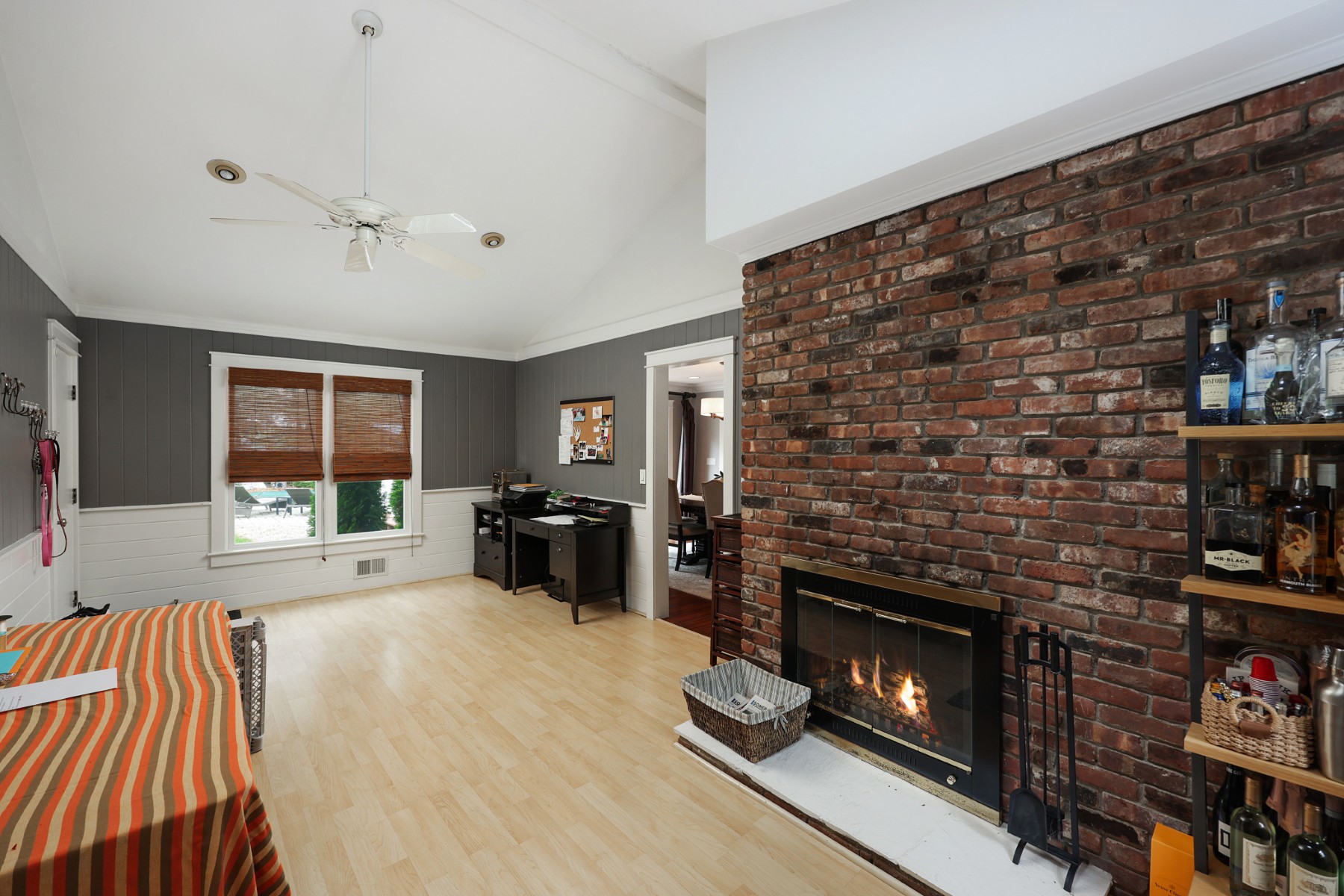  Inviting Ranch Home Offers Exceptional Indoor-Outdoor Entertainment Spaces - 物件實景