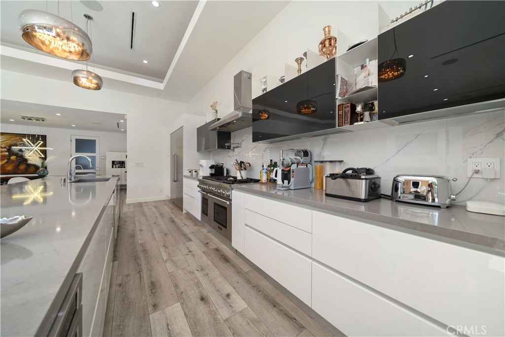 Woodland Hills, California, 91367, United States, 4 Bedrooms Bedrooms, ,2 BathroomsBathrooms,Residential,For Sale,2003177