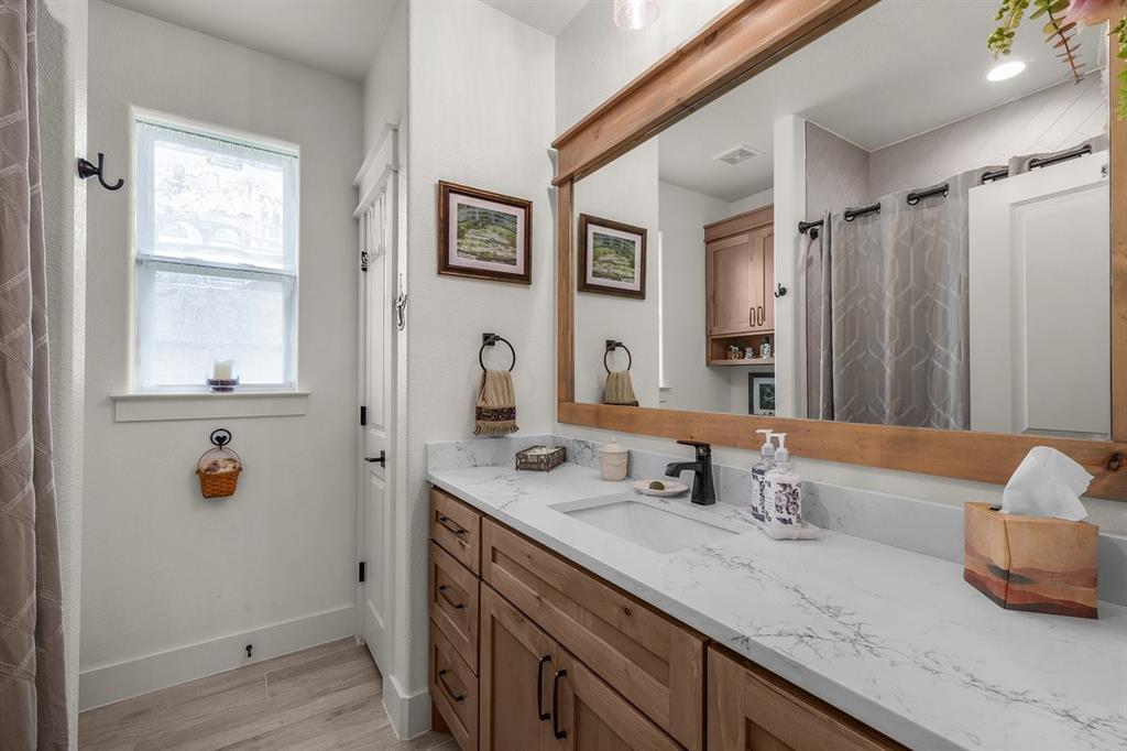 Springtown, Texas, 76082, United States, 3 Bedrooms Bedrooms, ,2 BathroomsBathrooms,Residential,For Sale,1943029