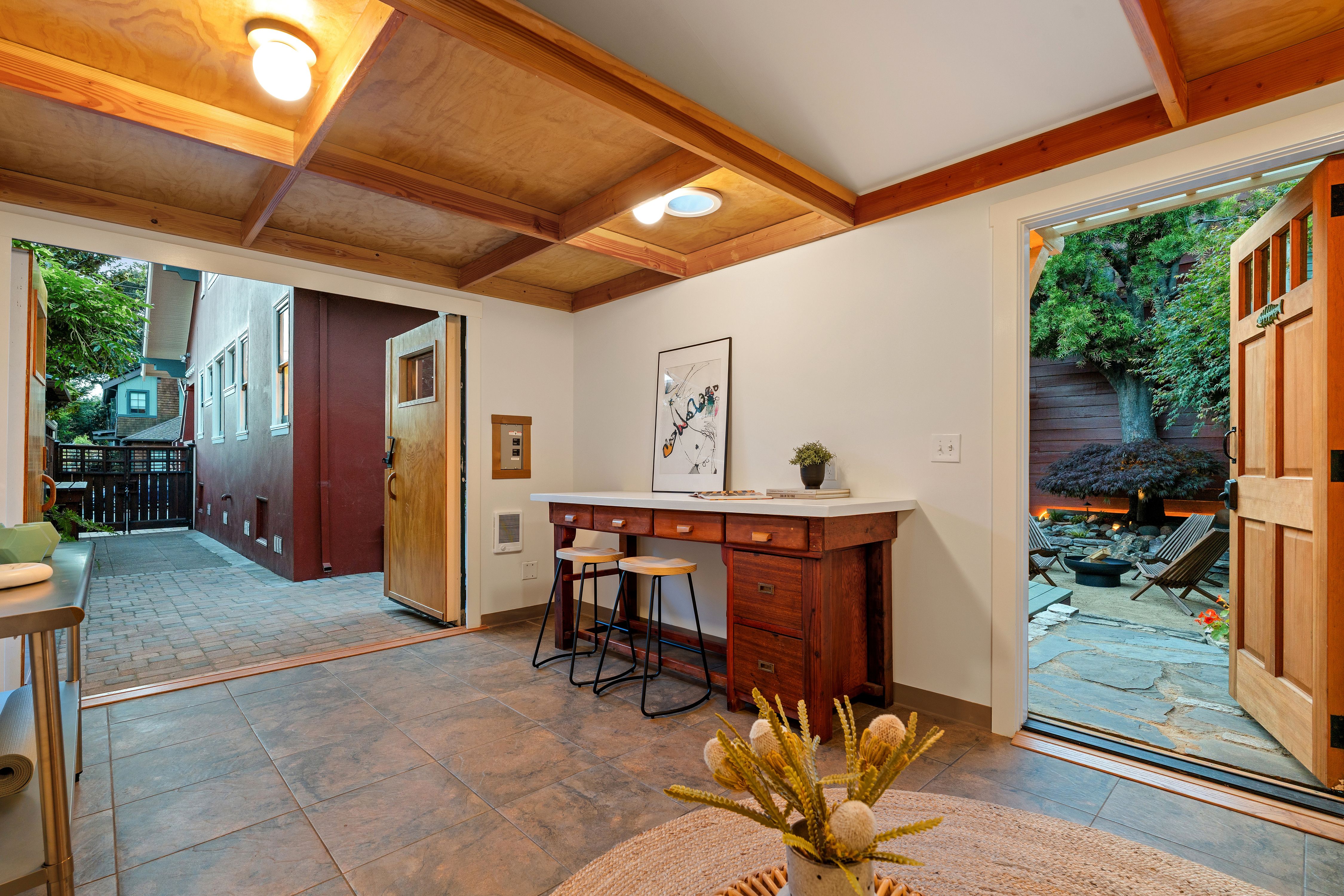  A True Rockridge Classic — Rich in Detail, Ready for Its Next Chapter - 物件實景