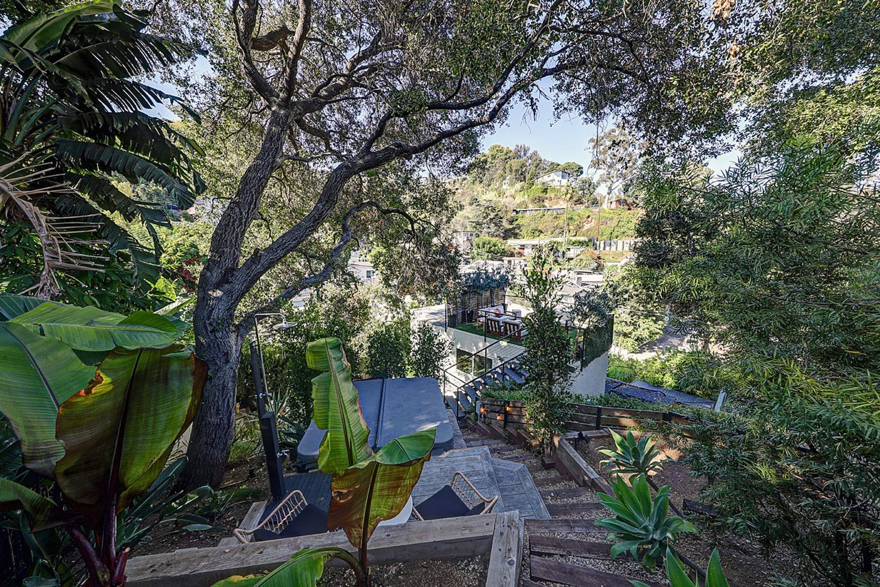  8326 Ridpath Dr - 物件實景